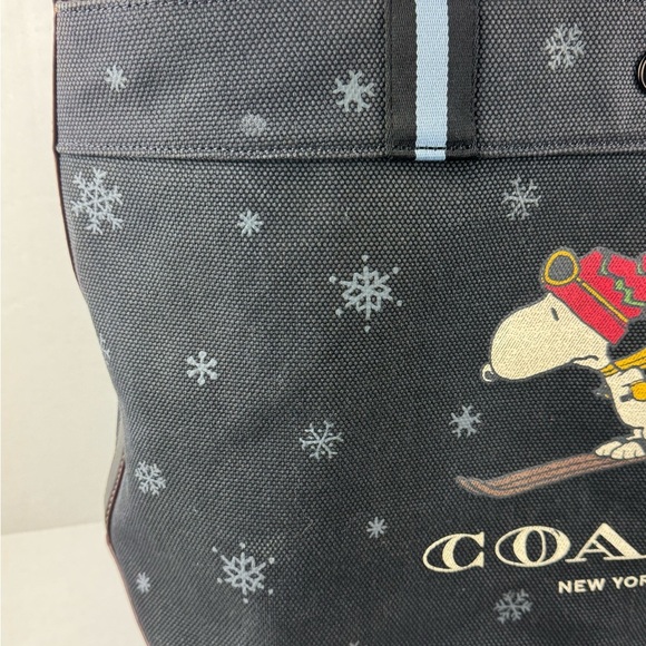 Coach X Peanuts Tote Bag 38 With Snoopy Ski Motif - Picture 8 of 17
